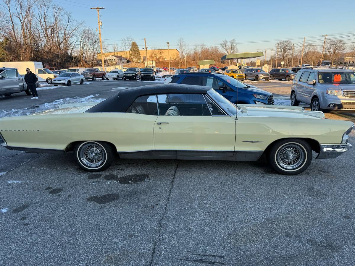 Pontiac-bonneville-1965-yellow-8