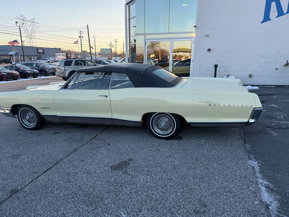 Pontiac-bonneville-1965-yellow-9