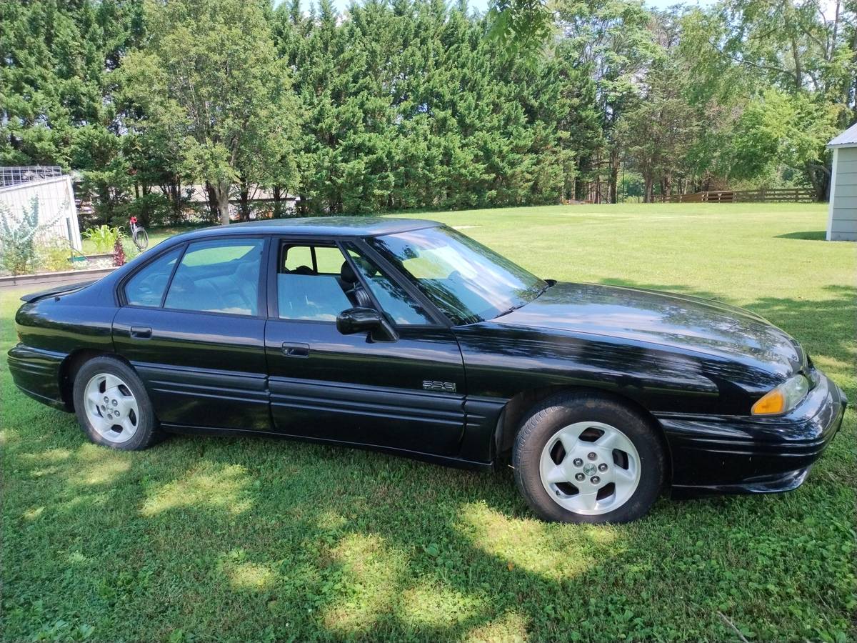 Pontiac-bonneville-1996-black-1