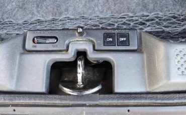 Pontiac-bonneville-1996-black-10