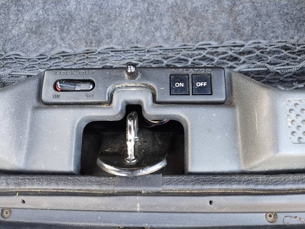 Pontiac-bonneville-1996-black-10