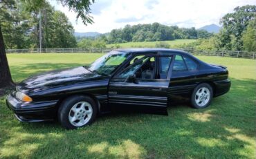 Pontiac-bonneville-1996-black-2