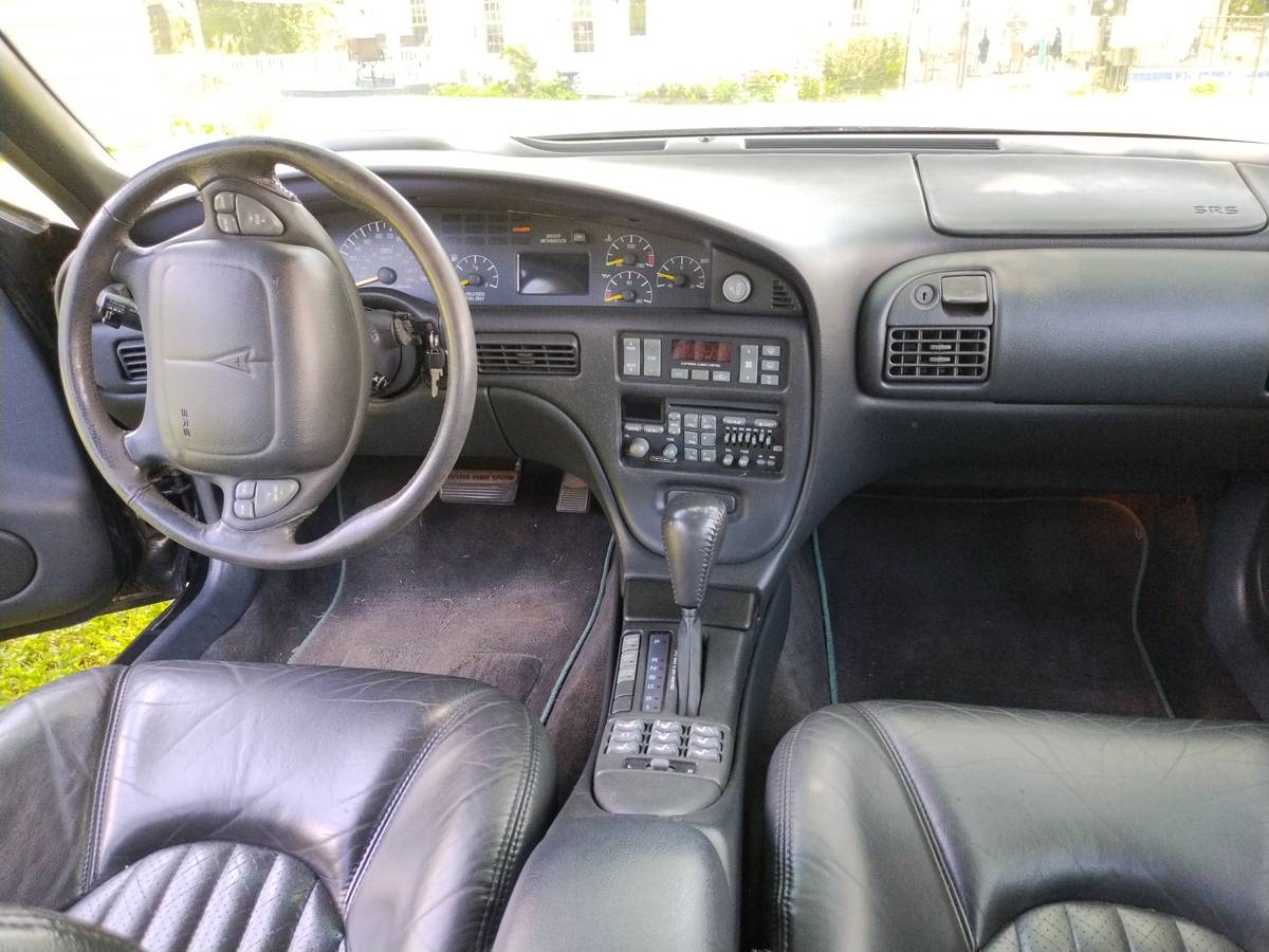 Pontiac-bonneville-1996-black-6