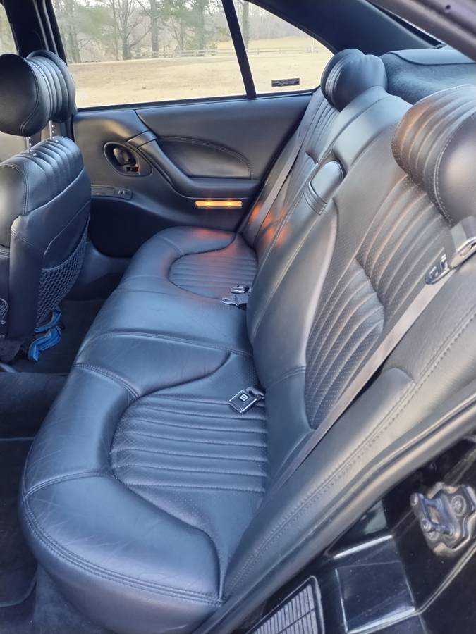 Pontiac-bonneville-1996-black-8