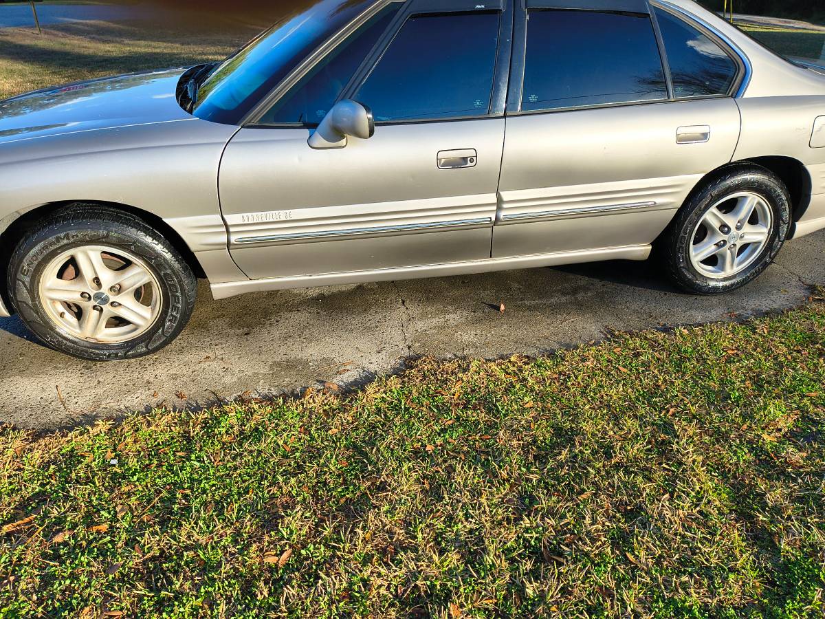 Pontiac-bonneville-1996-brown-1