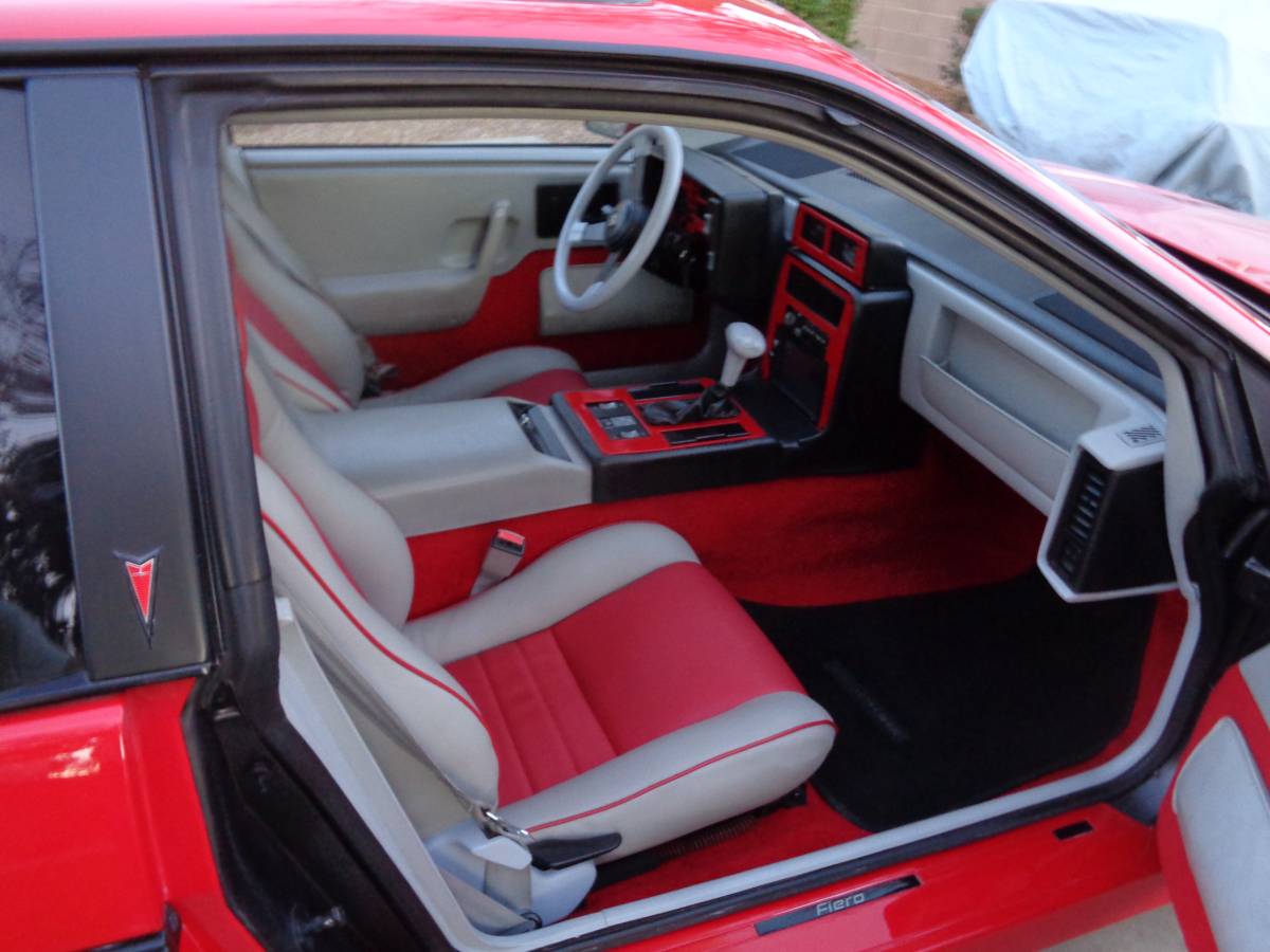 Pontiac-fiero-gt-1985-10