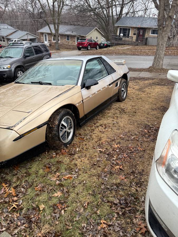 Pontiac-fierro-1986-yellow-1