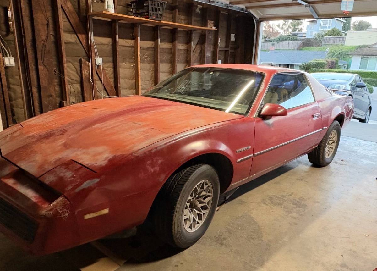 Pontiac-firebird-1982-red-1