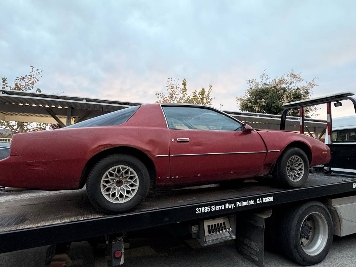 Pontiac-firebird-1982-red-5