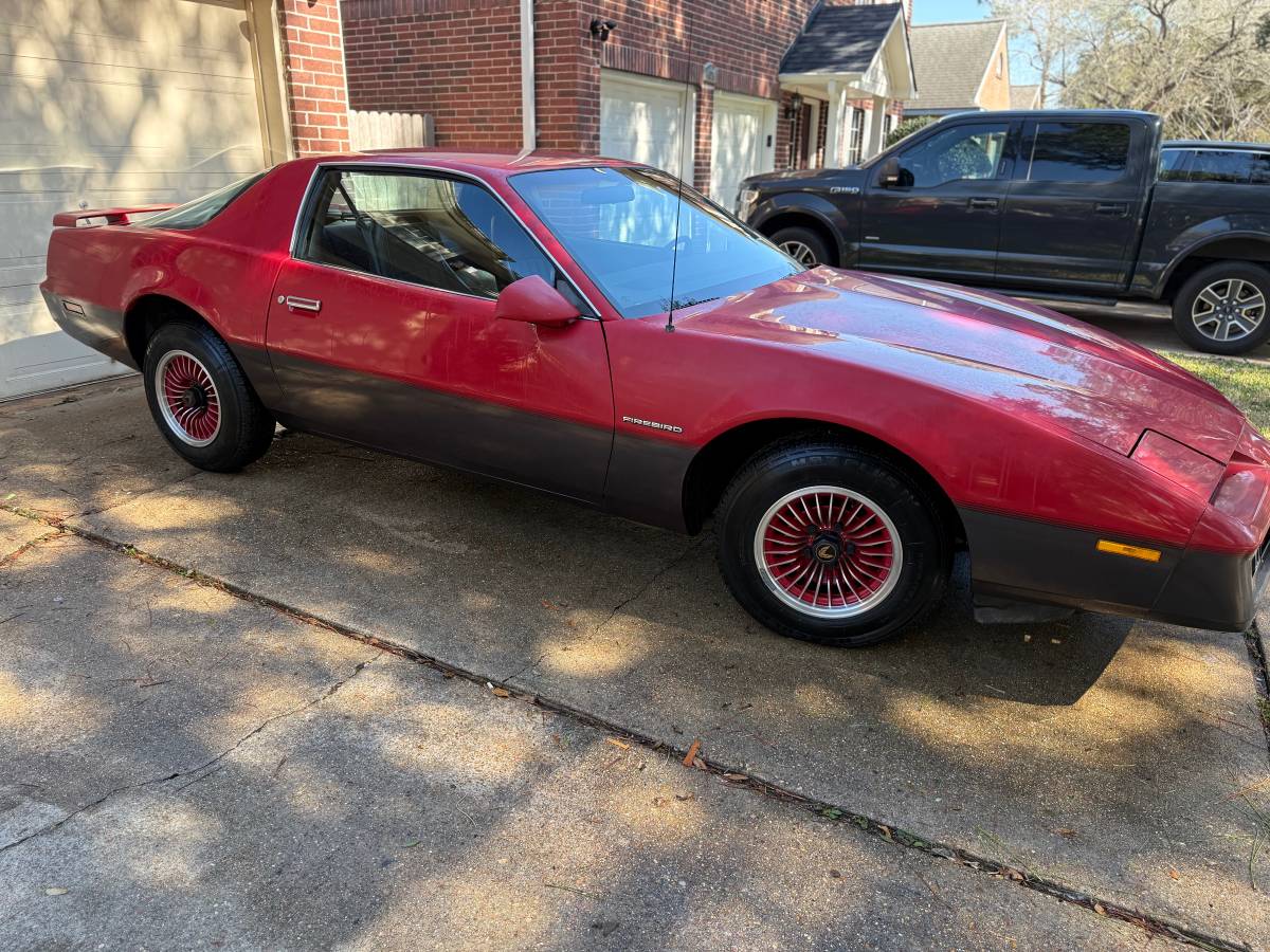 Pontiac-firebird-1984