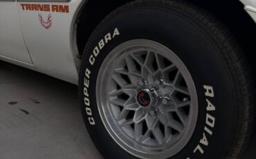 Pontiac-firebird-trans-am-1979-white-17