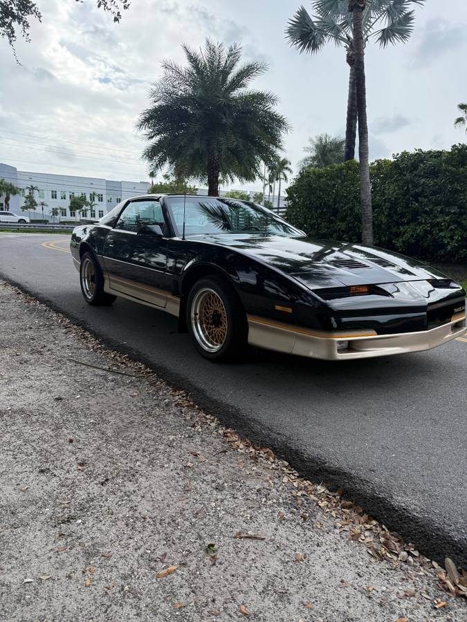 Pontiac-firebird-trans-am-1985-black-2