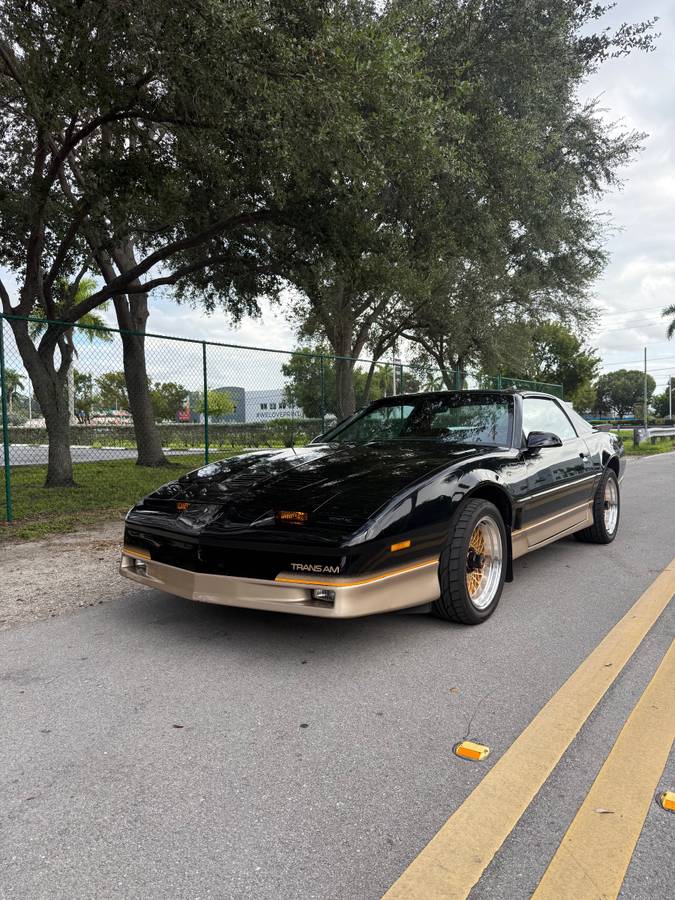 Pontiac-firebird-trans-am-1985-black