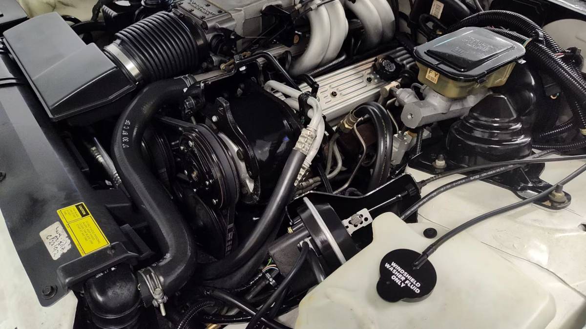 Pontiac-firebird-trans-am-gta-1987-white-11