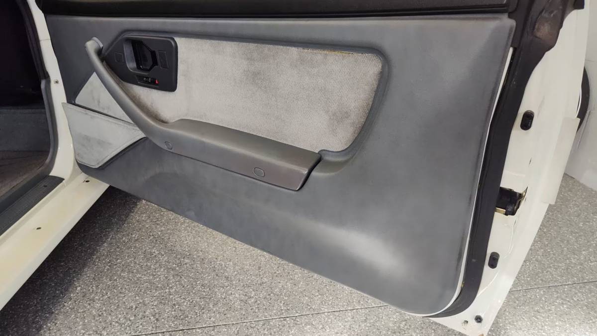 Pontiac-firebird-trans-am-gta-1987-white-12