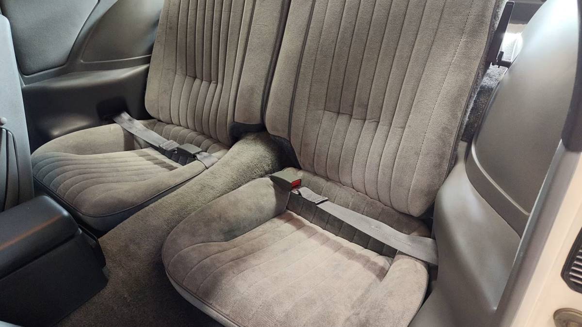 Pontiac-firebird-trans-am-gta-1987-white-13