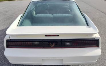 Pontiac-firebird-trans-am-gta-1987-white-18