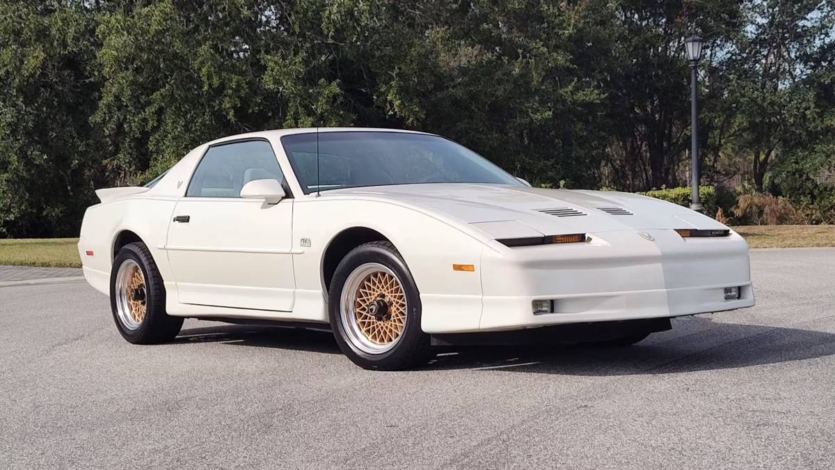 Pontiac-firebird-trans-am-gta-1987-white-19