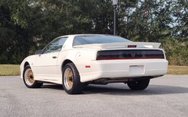 Pontiac-firebird-trans-am-gta-1987-white-3
