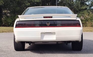 Pontiac-firebird-trans-am-gta-1987-white