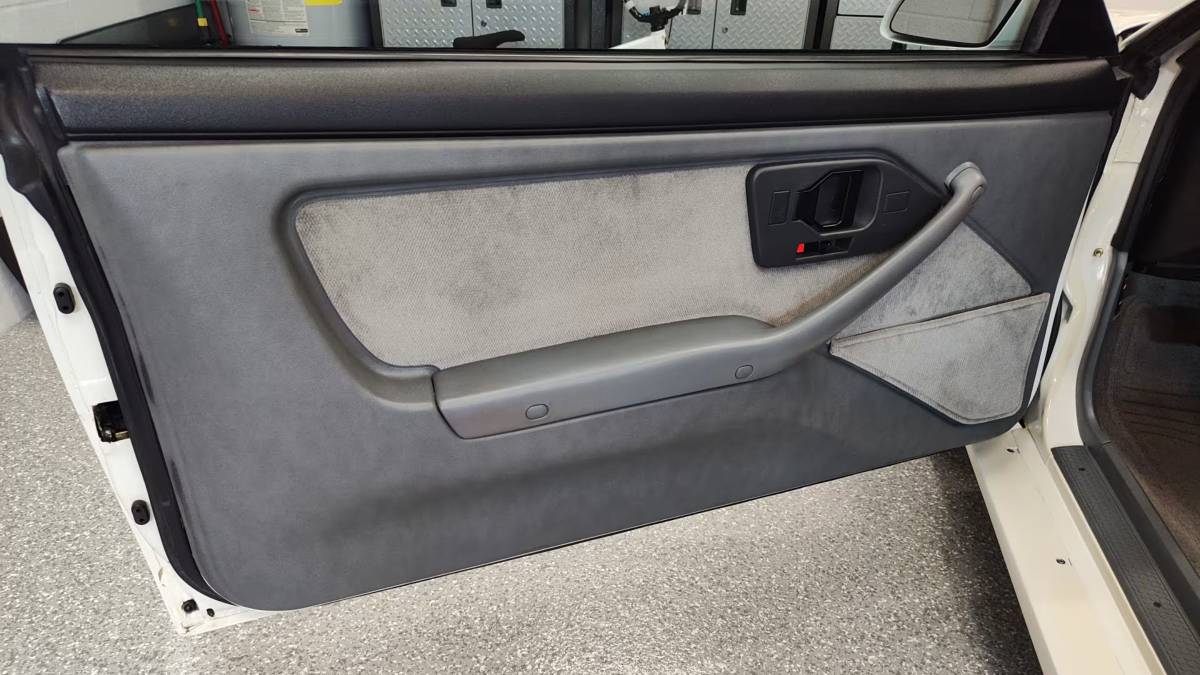 Pontiac-firebird-trans-am-gta-1987-white-4