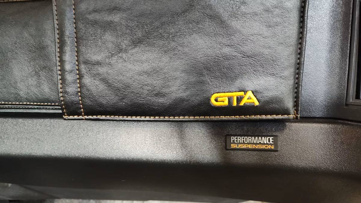 Pontiac-firebird-trans-am-gta-1987-white-6