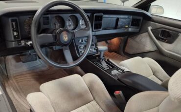 Pontiac-firebird-trans-am-gta-1987-white-7