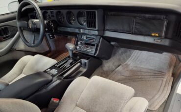 Pontiac-firebird-trans-am-gta-1987-white-9