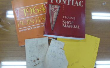 Pontiac-grand-prix-1964-white-17