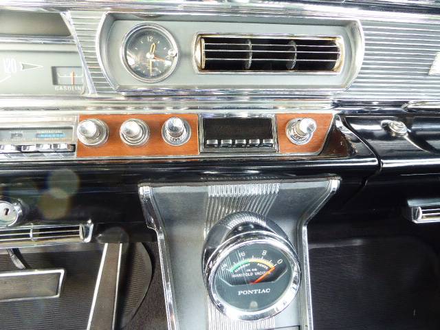 Pontiac-grand-prix-1964-white-37