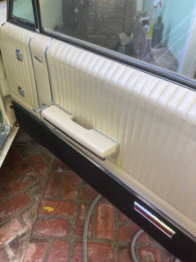 Pontiac-grand-prix-1965-white-17