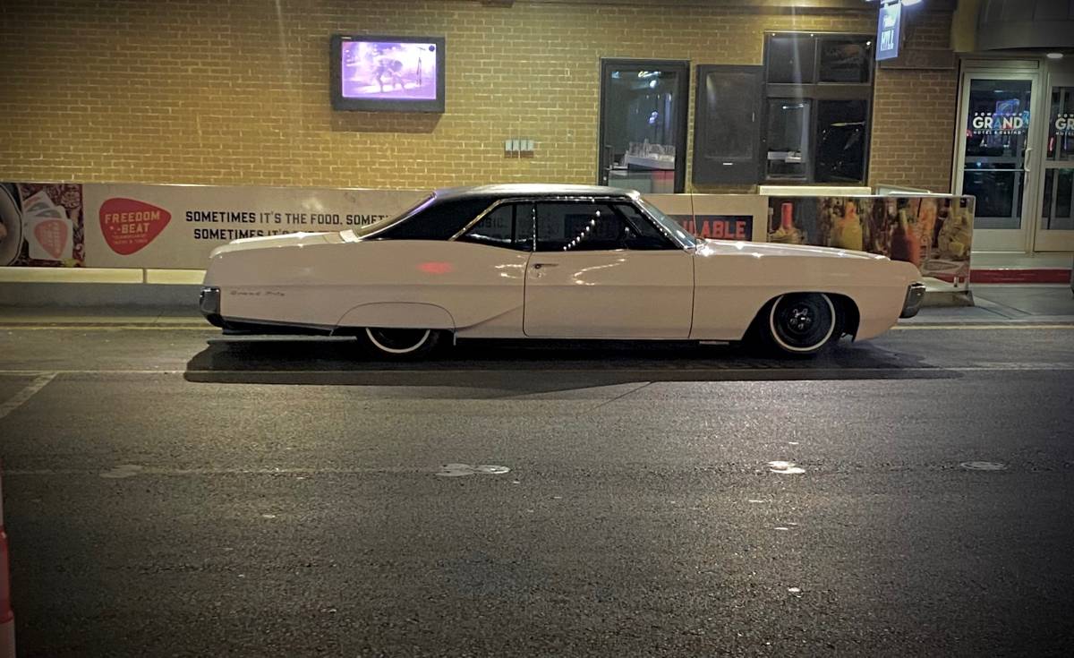 Pontiac-grand-prix-1967-white-1