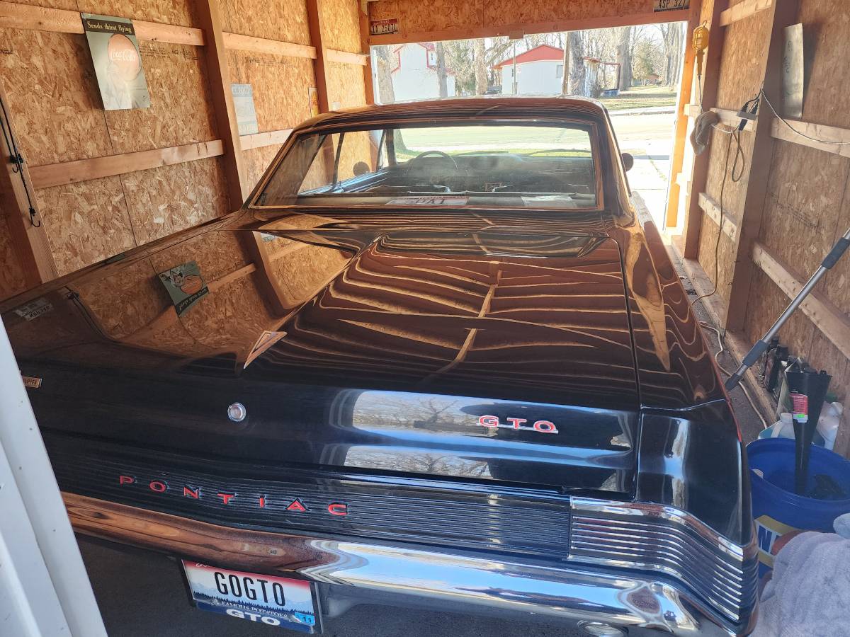 Pontiac-gto-1965-black-4