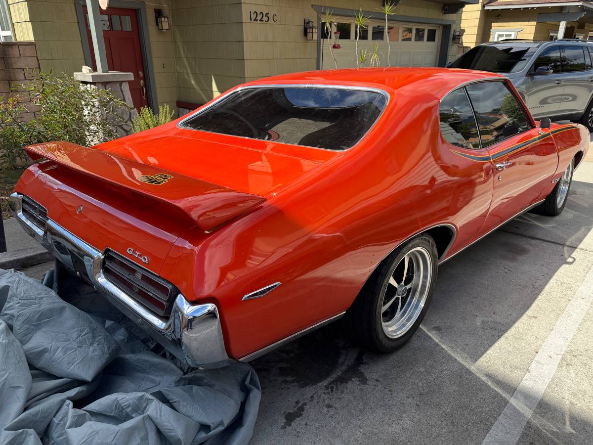 Pontiac-gto-1969-orange-2