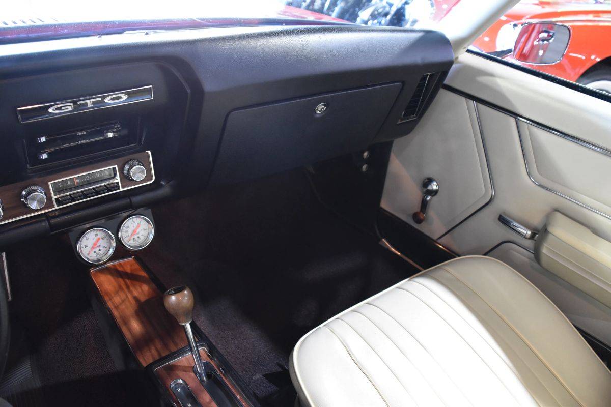 Pontiac-gto-1969-red-13