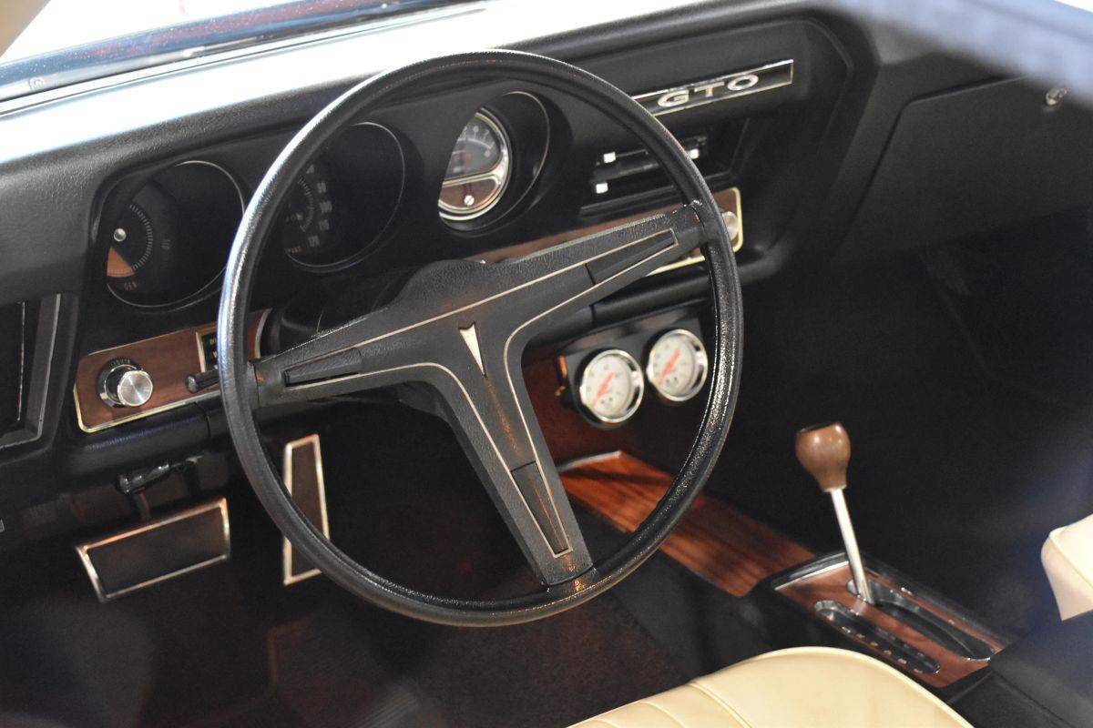 Pontiac-gto-1969-red-19