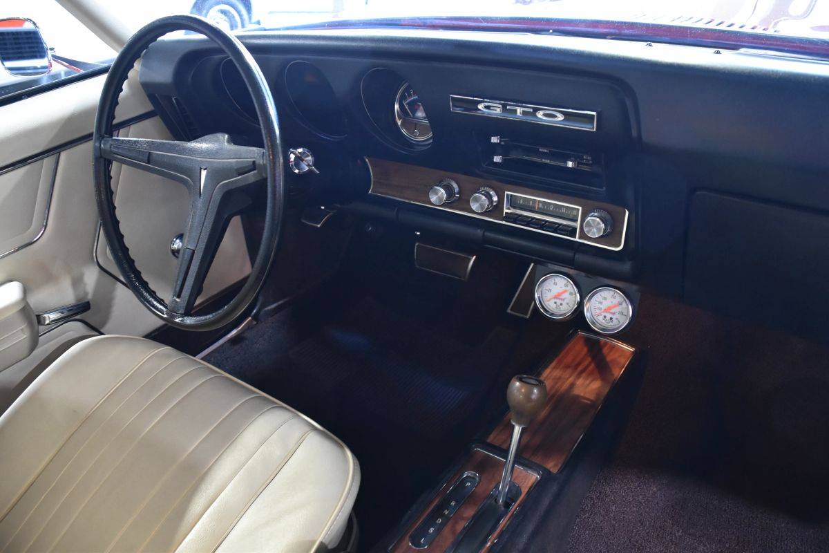 Pontiac-gto-1969-red-23