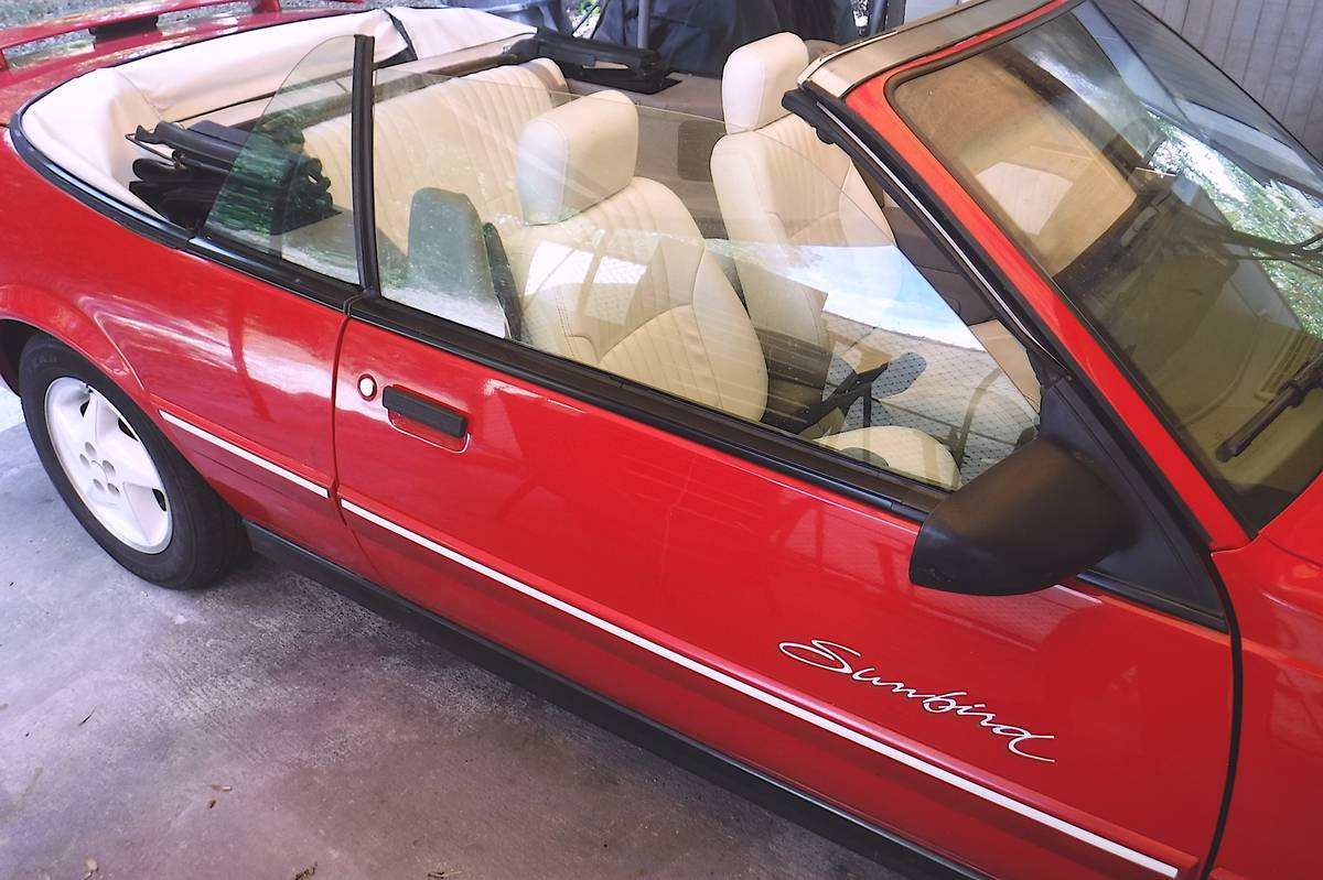 Pontiac-sunbird-1993-11