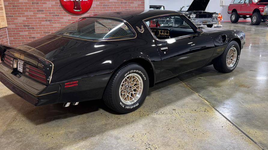 Pontiac-trans-am-1977-black-5