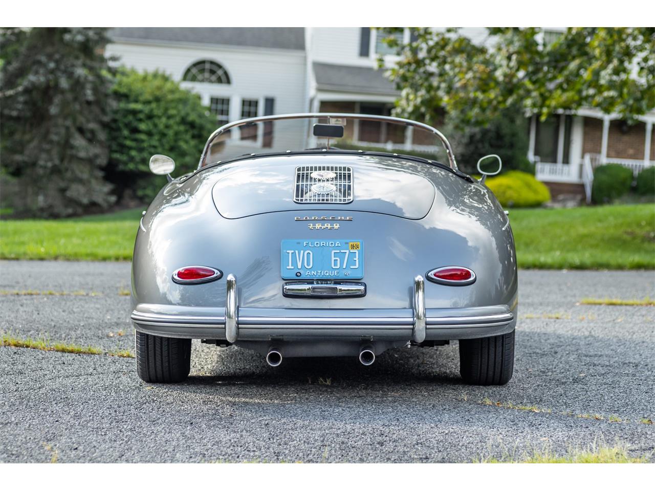 Porsche-356-replica-1957-Seal-Gray-Brown-Diamond-Stitch-17