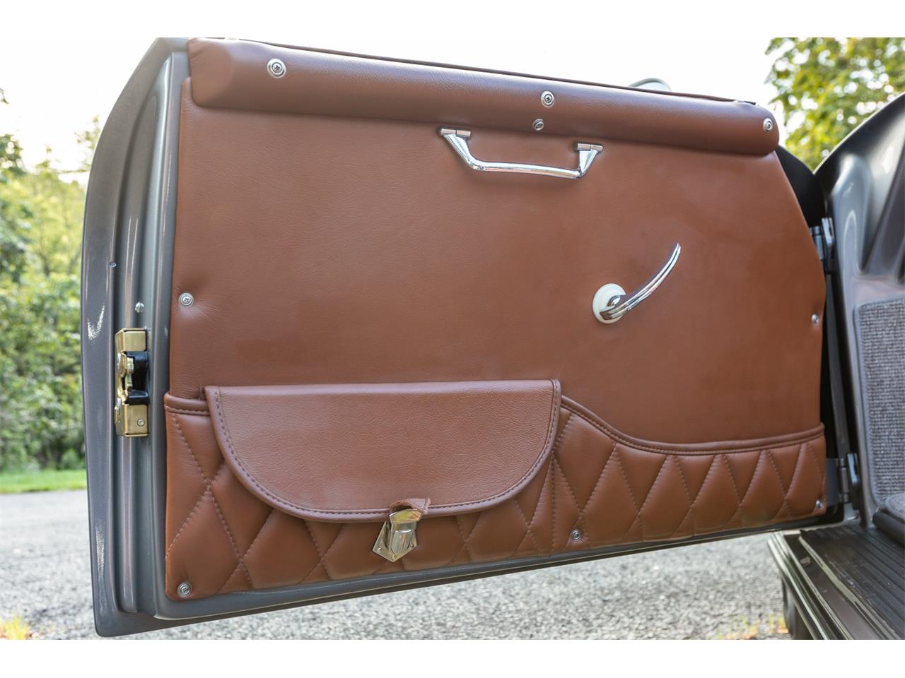 Porsche-356-replica-1957-Seal-Gray-Brown-Diamond-Stitch-26