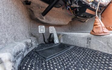 Porsche-356-replica-1957-Seal-Gray-Brown-Diamond-Stitch-35