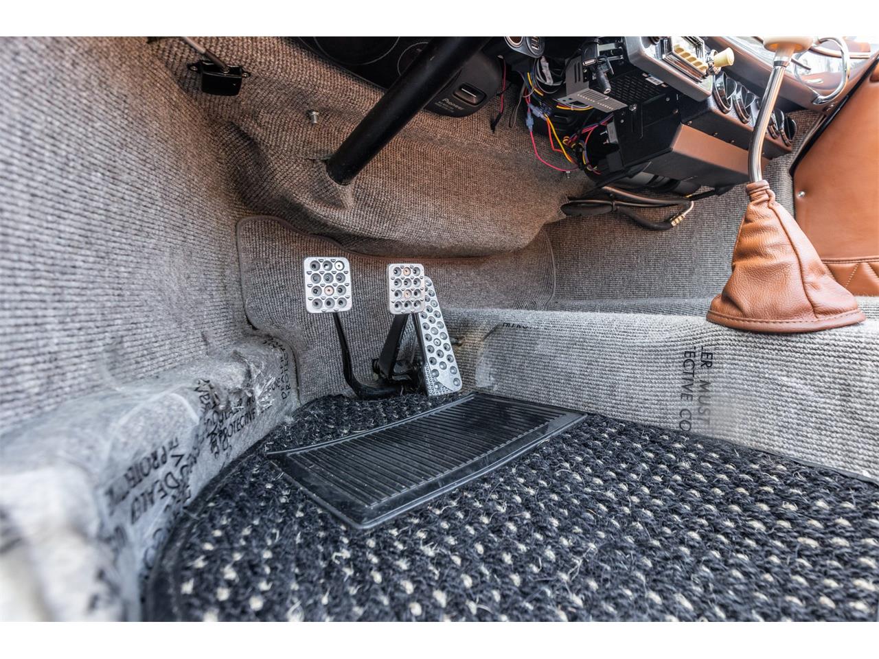 Porsche-356-replica-1957-Seal-Gray-Brown-Diamond-Stitch-35