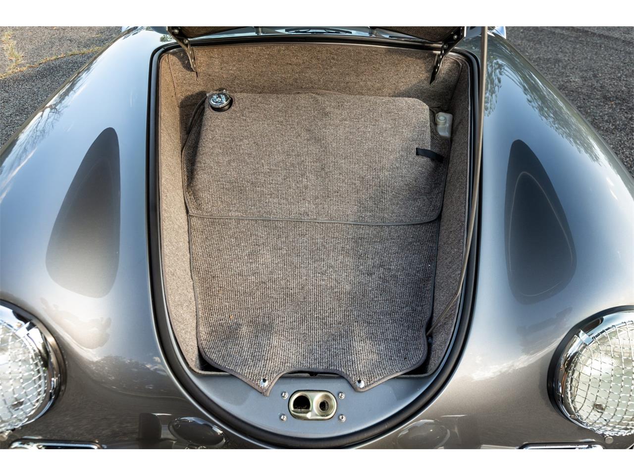 Porsche-356-replica-1957-Seal-Gray-Brown-Diamond-Stitch-41