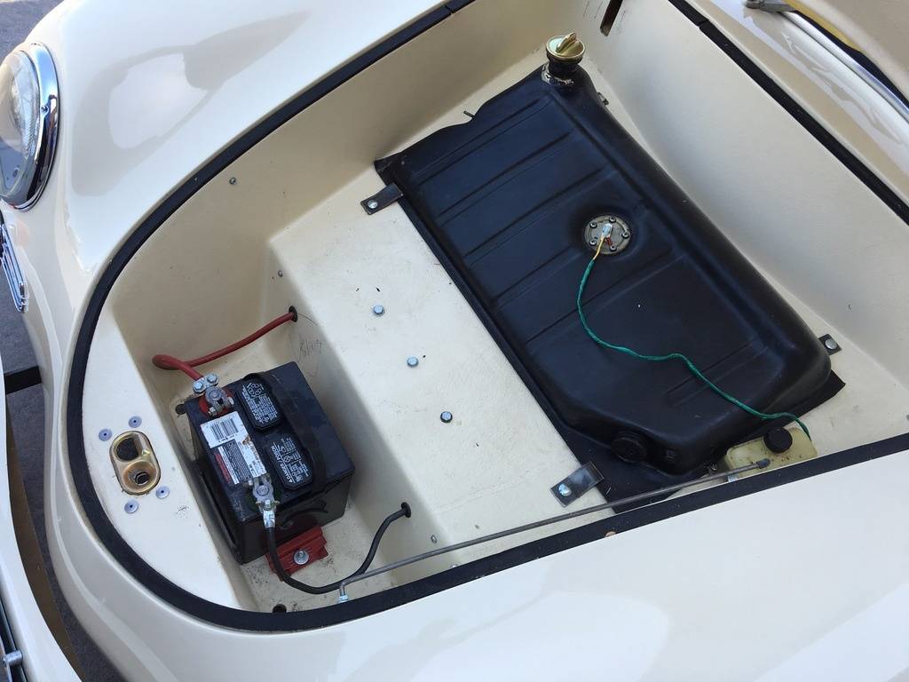 Porsche-356-speedster-replica-1956-yellow-215