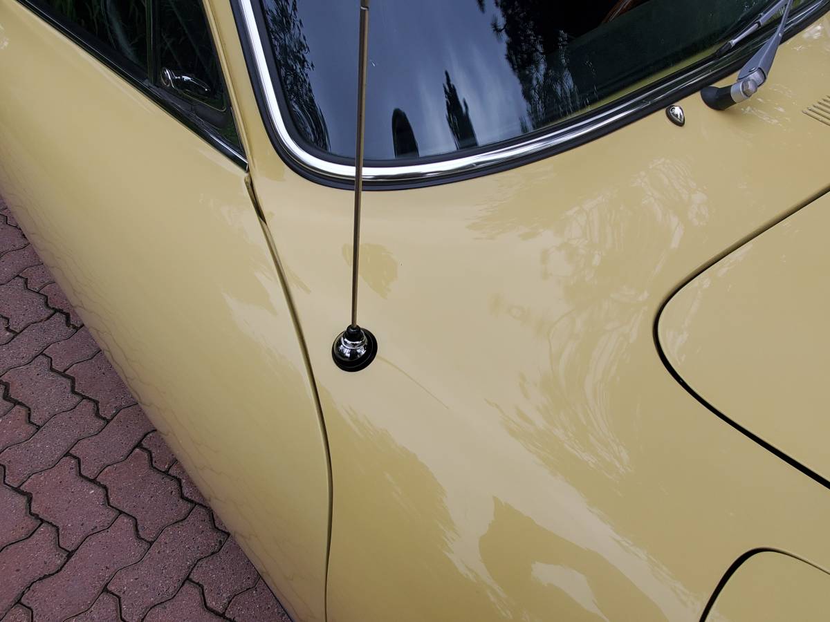 Porsche-356c-1964-yellow-19