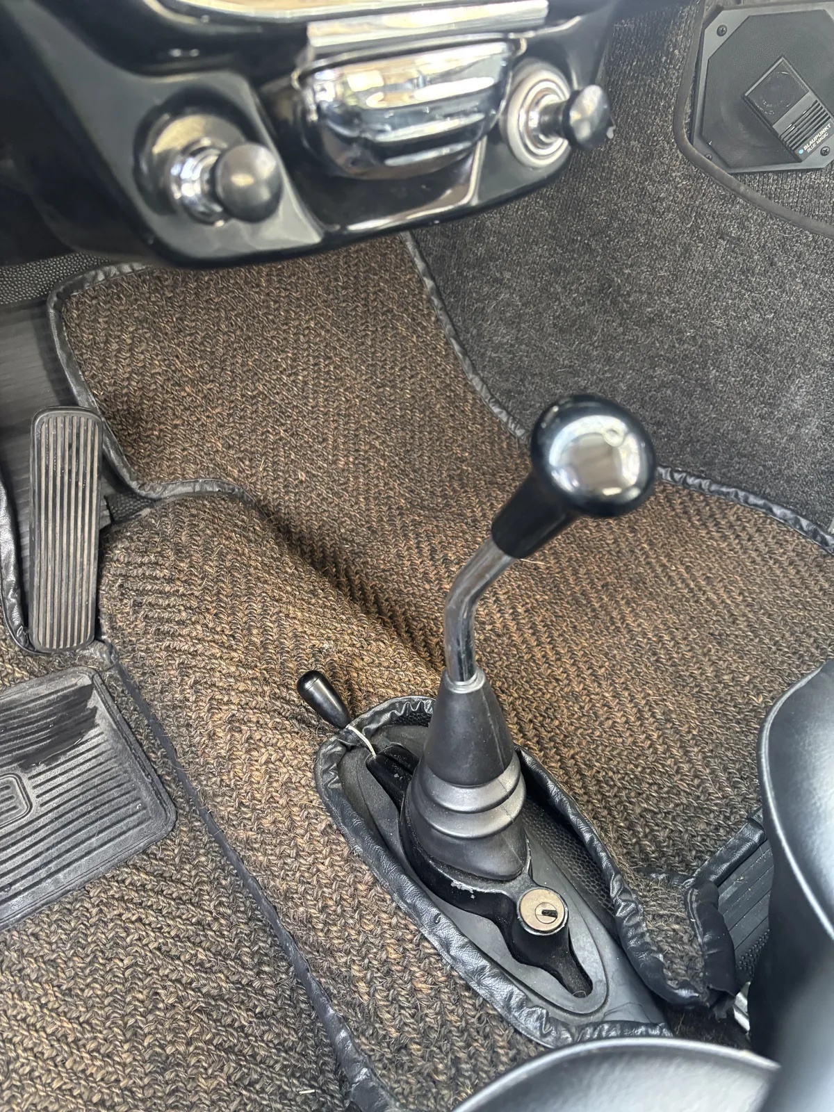 Porsche-356c-1965-Slate-Grey-6401-Black-14