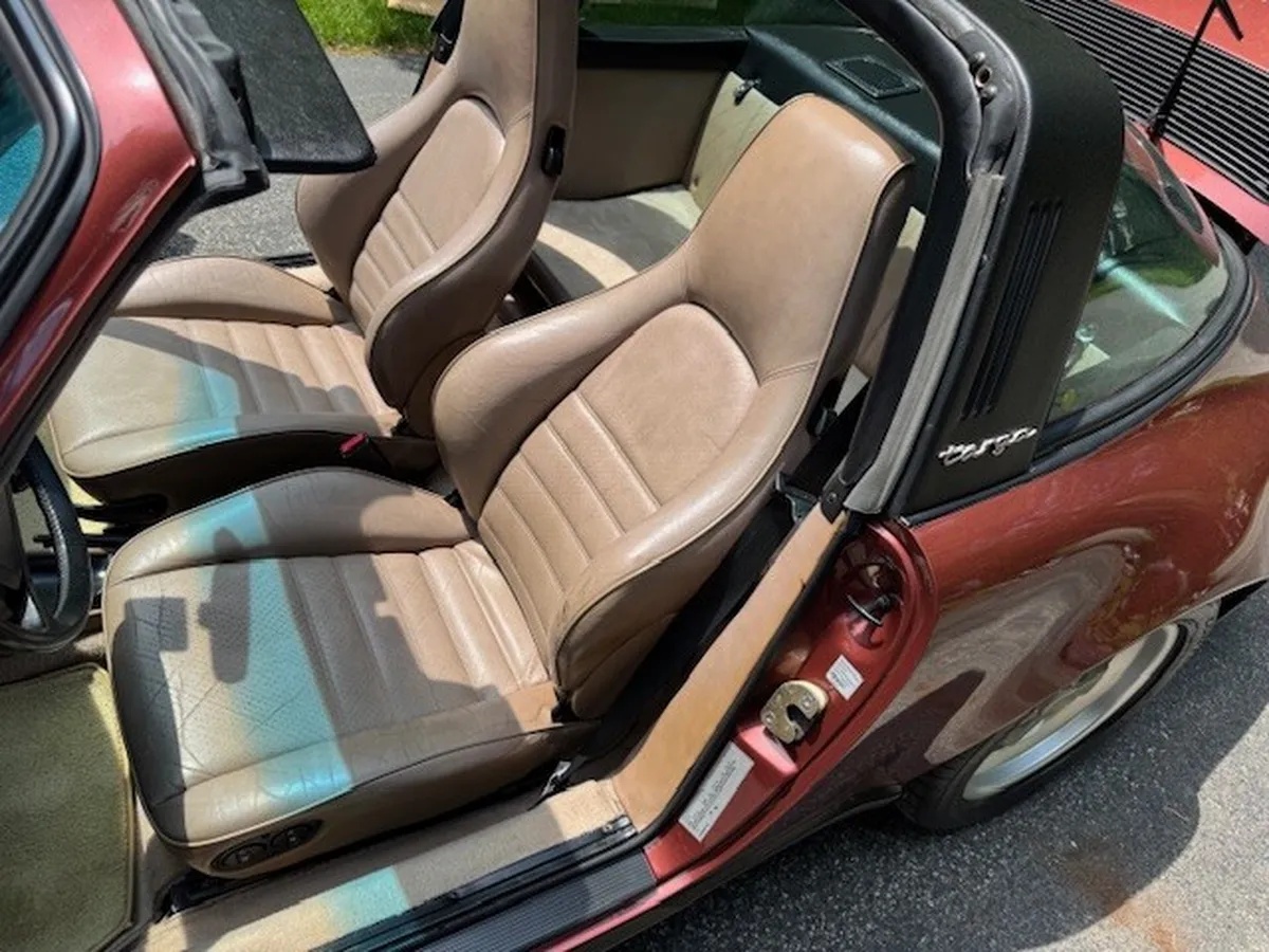 Porsche-911-1986-Garnet-Red-Metallic-Beige-3