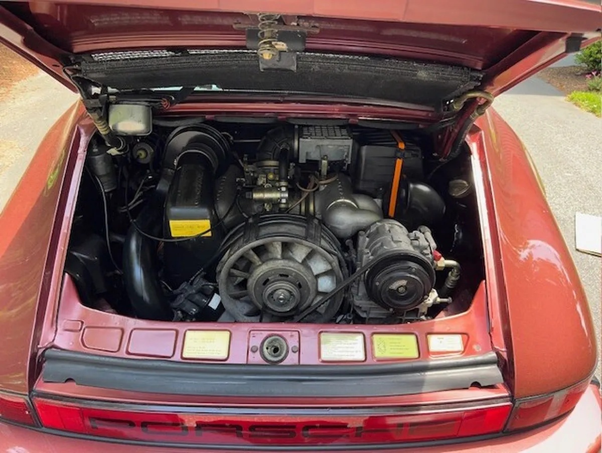 Porsche-911-1986-Garnet-Red-Metallic-Beige-4