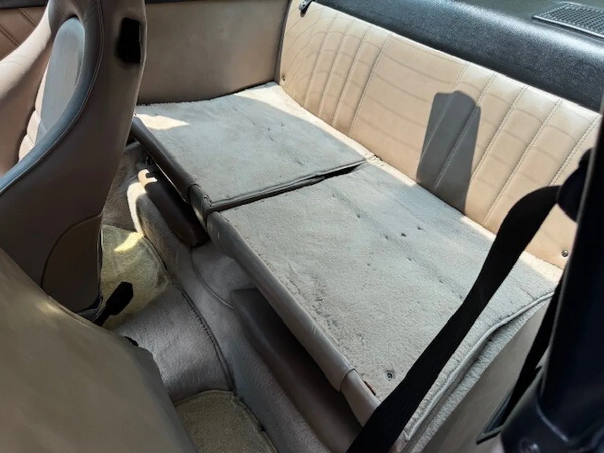 Porsche-911-1986-Garnet-Red-Metallic-Beige-7